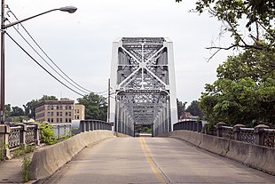 Approaching the Brownsville-West Brownsville Bridge from the flat shelf of the non-cut bank landforms of West Brownsville. Brownsville bridge US 40 PA1.jpg