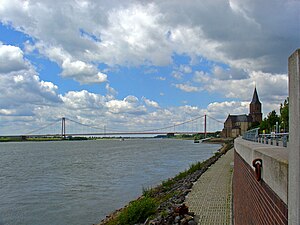 Rijnbrug en Martinuskerk