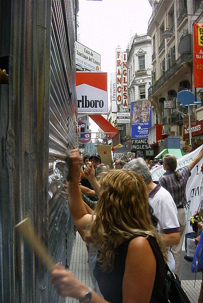 File:Buenos Aires - Manifestación contra el Corralito - 20020206-18.JPG