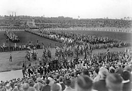Det opprinnelige Deutsche Stadion under markeringen av tiårs-jubileet for Versaillestraktaten i 1929. Foto: Georg Pahl