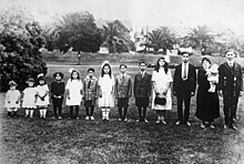 Family in Los Angeles Bundesarchiv Bild 102-10293, Los Angeles, Kinderreiche Familie.jpg