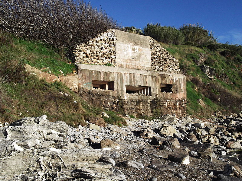 File:Bunker playa de Getares.JPG