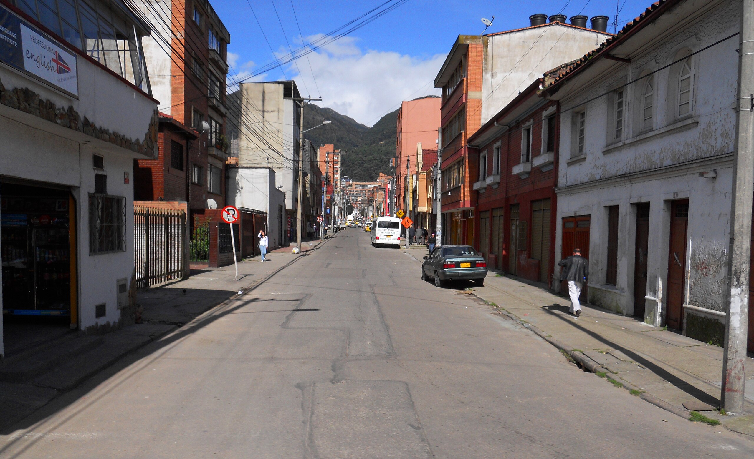 File:Calle 52 con carrera 17 Bogotá.JPG - Wikimedia Commons