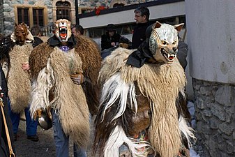 Carnaval d'Evolène : peluche.
