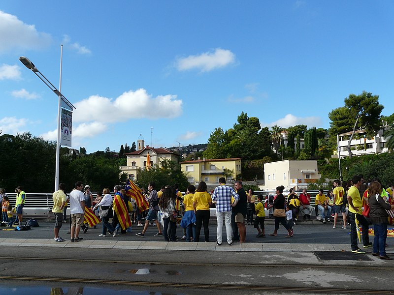 File:Carrer Montserrat - Via Catalana - després de la Via P1200500.jpg