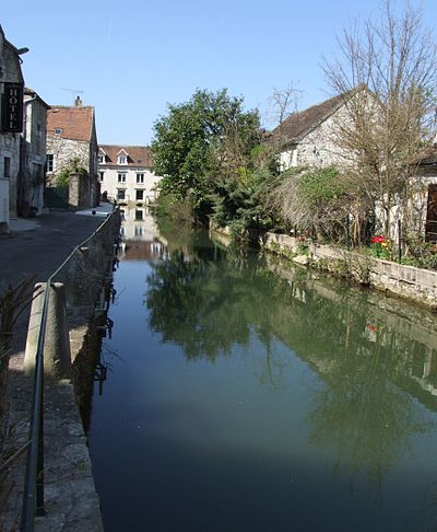 The Serein River runs through the town of Chablis, with many of the region's most prestigious vineyards planted on hillsides along the river.