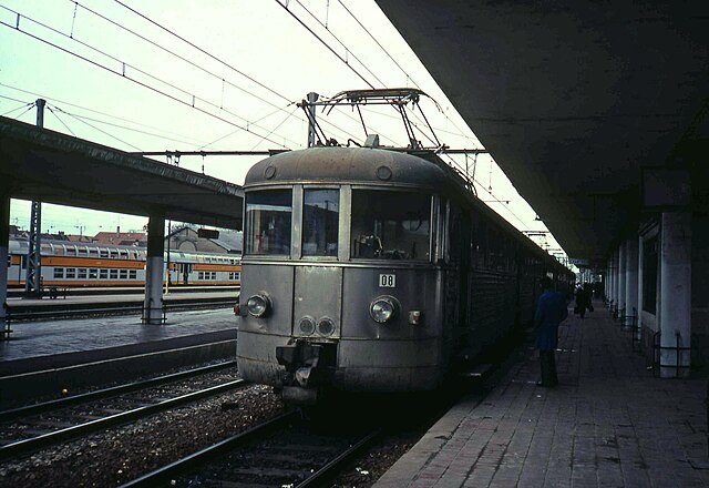 A Z 3700 train at Chartres station in April 1981