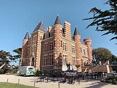 Les façades nord et ouest du château du Nessay à Saint-Briac-sur-Mer en Ille-et-Vilaine.