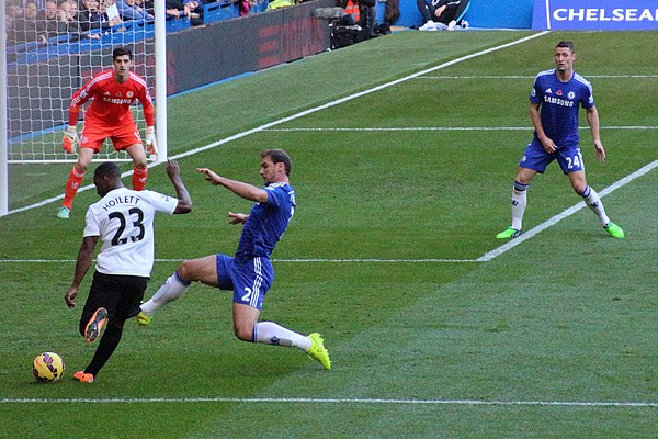 Hoilett (in white) playing against Chelsea in November 2014