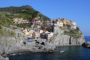 Cinque Terre: Geografie, Geschichte, Wirtschaft und Infrastruktur