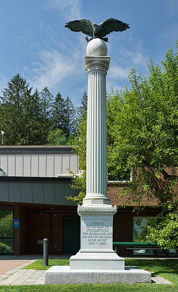 File:Civil War Memorial in Woodstock, Vermont-eagle version.jpg