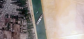Satellitbillede af Ever Given blokerer Suez-kanalen taget af en Sentinel-2-satellit.
