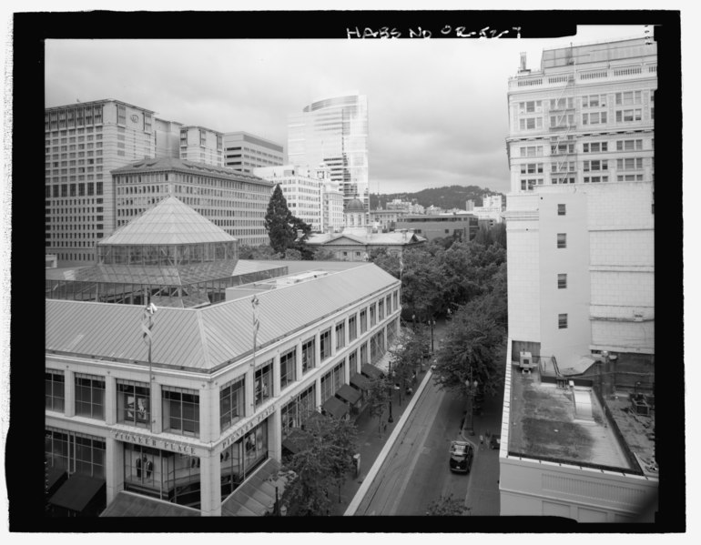 File:Contextual view from top of the Smart Park Building, 621 Southwest Alder, facing southwest - Pioneer Post Office, 700 SW Sixth Avenue, Portland, Multnomah County, OR HABS ORE,26-PORT,2-7.tif