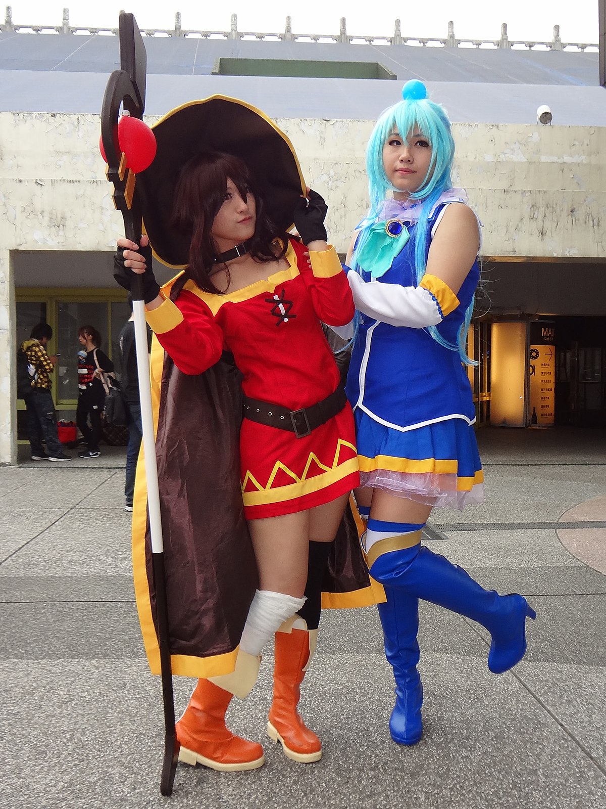 File:Cosplayers of Kazuma and Aqua, KonoSuba 20160507b.jpg - Wikimedia  Commons