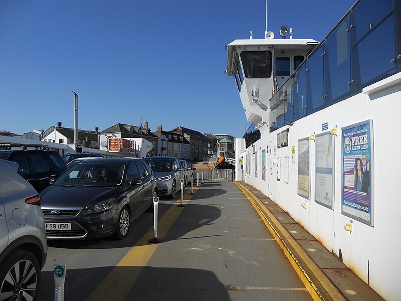 File:Cowes Floating Bridge, Isle of Wight, England (2).jpg