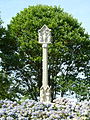 La croix de Saint-Leau du fond du cimetière datant du XVe siècle.