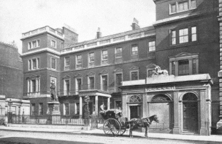 <span class="mw-page-title-main">Cumberland House</span> Mansion in London, England