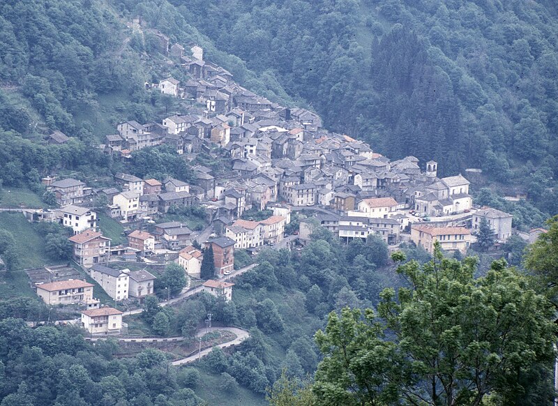 File:Curiglia (Curiglia con Monteviasco).jpg