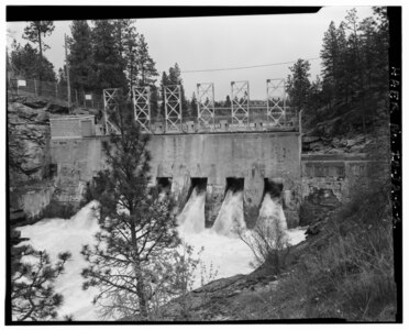 DOWNSTREAM VIEW OF THE SOUTH CHANNEL DAM, LOOKING WEST. - Washington Water Power Company Post Falls Power Plant, South Channel Dam, West of intersection of Spokane and Fourth HAER ID,28-POFAL,1C-2.tif