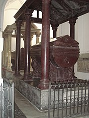 Sarkophag Heinrichs VI. im Dom von Palermo
