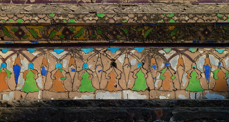 File:Detail from the dome of Jani Khan's tomb..JPG