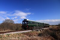 Diesel Multiple Unit mendekati Corfe Castle - geograph.org.inggris - 1226410.jpg