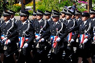 Élèves-commissaires de l'École nationale supérieure de la police, défilé du 14 juillet 2008 sur les Champs-Élysées, à Paris. (définition réelle 3 000 × 2 000)