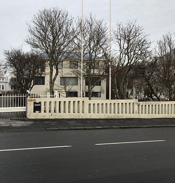 Archivo:Embassy of France in Reykjavik.jpg