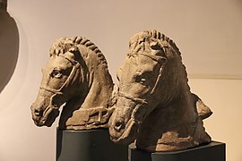 Protomés à têtes de cheval (inv. 14953, 14954)