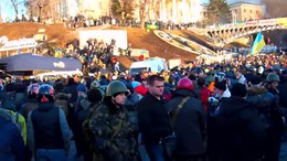 Bestand:Euromaidan - Berkut is coming.webm