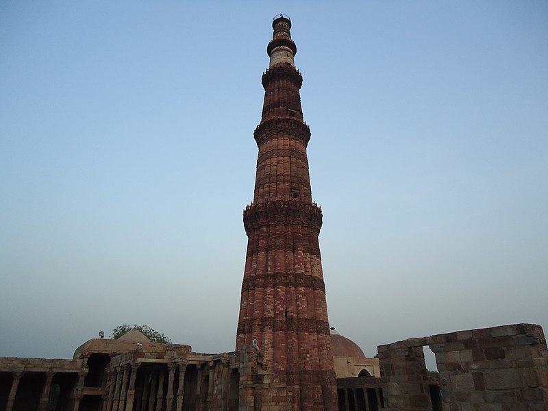 File:Evening at qutub minar,delhi - panoramio.jpg