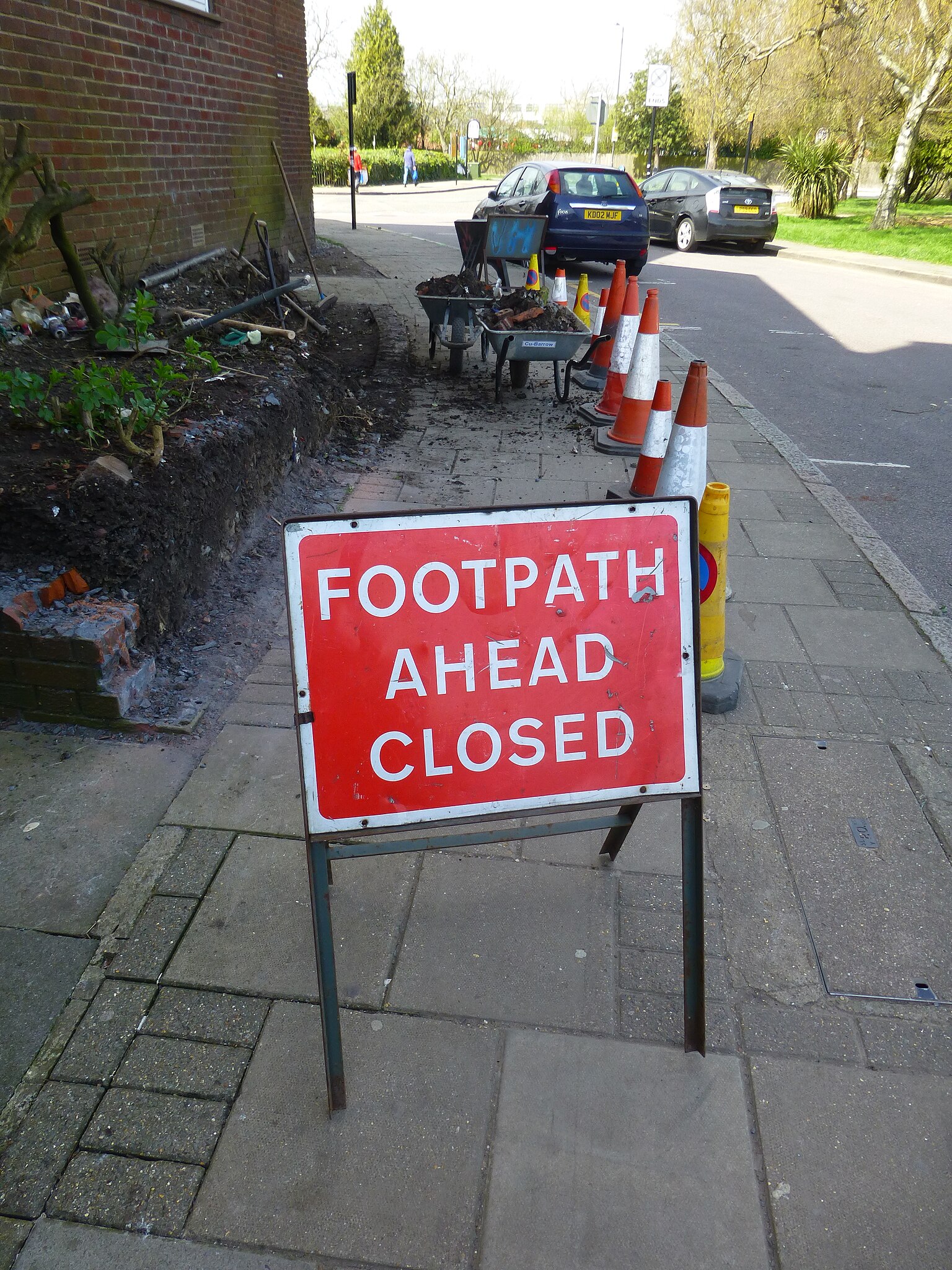 File Footpath Closed Sign P1450122 41516533102 .jpg