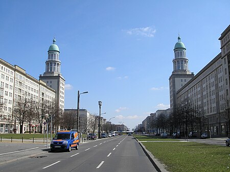 Frankfurter Tor Westansicht Berlin April 2006 022