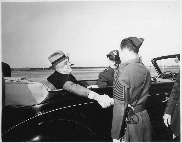 File:Franklin D. Roosevelt and Major General E.K. Yount at Maxwell Field in Alabama - NARA - 196753.tif