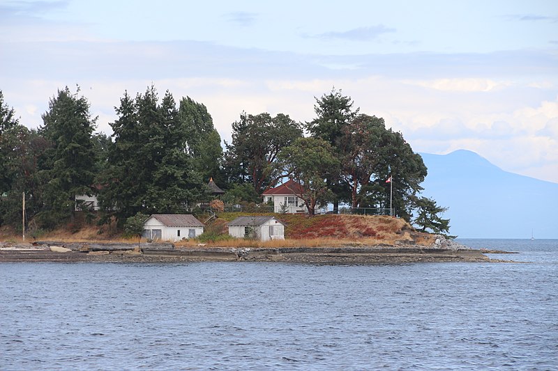 File:Gallows Point Lightkeeper's Cottage, Nanaimo 03.jpg