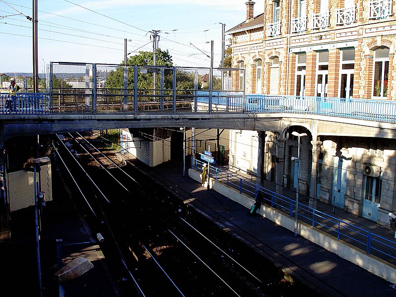 File:Gare d Epinay-sur-Seine 06.jpg