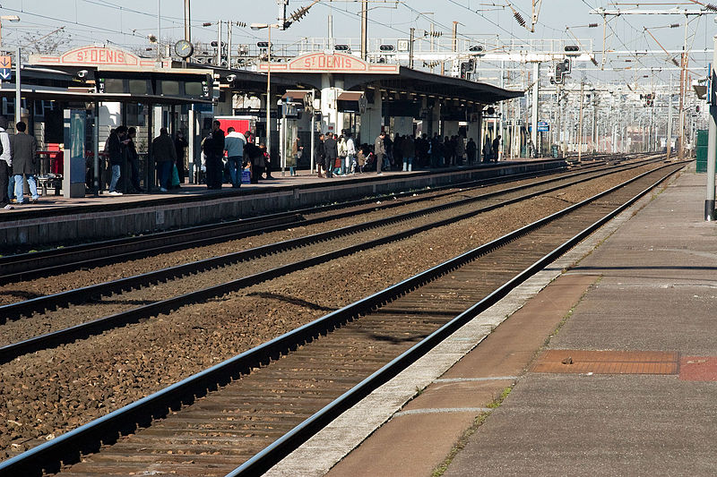 File:Gare de Saint-Denis CRW 0767.jpg