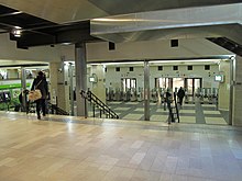 Zugang zur Métro von der Schalterhalle des Gare de l’Est