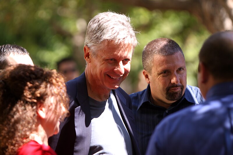 File:Gary Johnson with supporters (8031656638).jpg