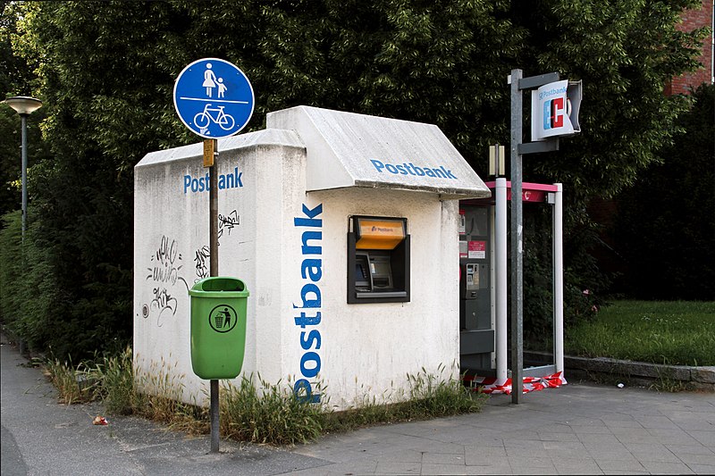 File:Geldautomat der Postbank, Lübeck, Fackenburger Allee - panoramio.jpg