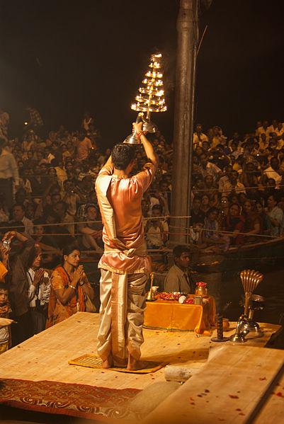 File:Ghats in Varanasi 18.jpg