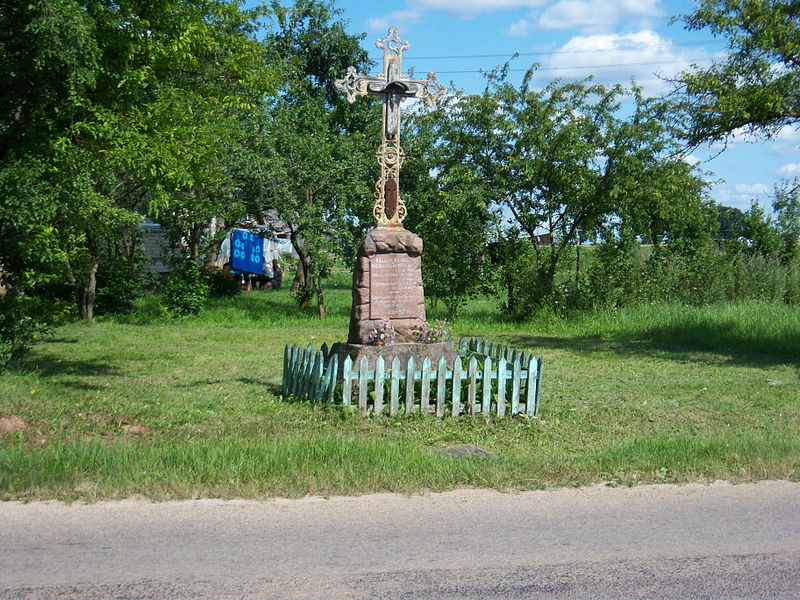 File:Girininkai (Rokų seniūnija), kryžius.JPG