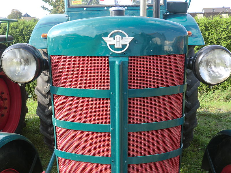 File:Grüner-Hanomag-Traktor-3.jpg