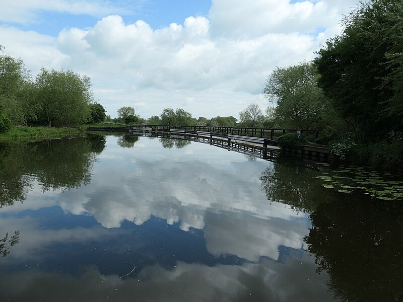 File:Guard rail and towpath bridge by a weir at Watermead - geograph.org.uk - 6164151.jpg