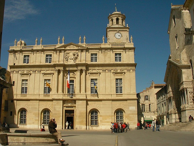 File:Hôtel de ville, tour de l'horloge (Arles).jpg