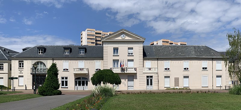 File:Hôtel ville Chelles Seine Marne 19.jpg