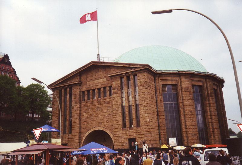 File:Hafengeburtstag Alter Elbtunnel - panoramio.jpg