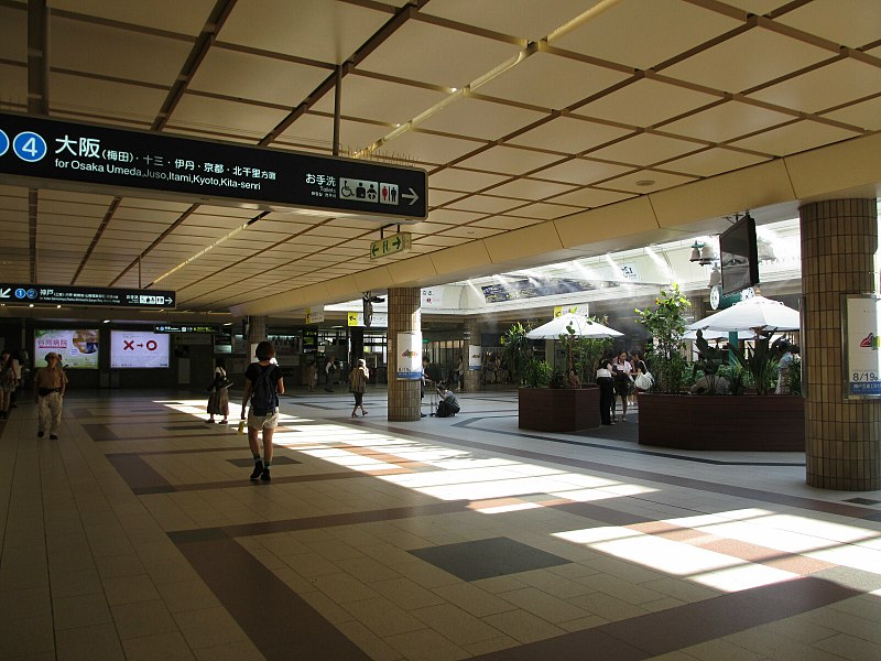 File:Hankyu Nishinomiyakitaguchi Station - panoramio (23).jpg