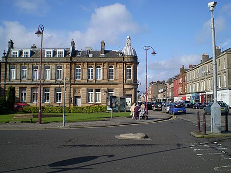 Fail:Helensburgh, Post office, Colquoun Square.jpg