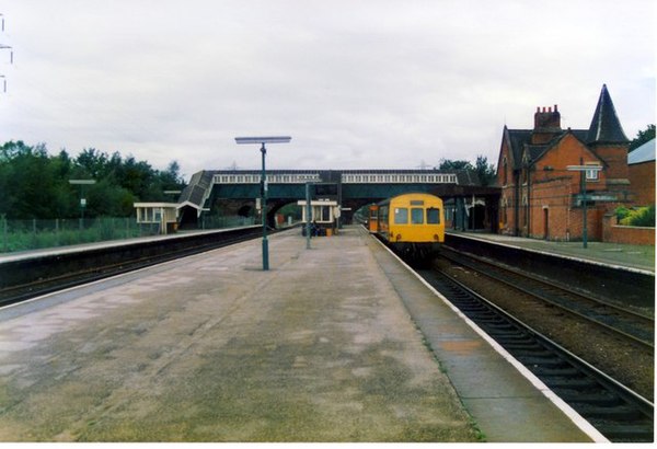 A British Rail Class 101 DMU at Hooton, bound for Chester or Helsby, in 1989. The newly electrified line from Liverpool served the other side of the i